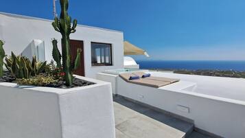 Signature Suite with Outdoor Hot Tub and Sea View | Terras