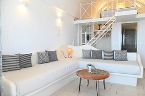 Suite with Shared Pool and Sea View | Oppholdsområde