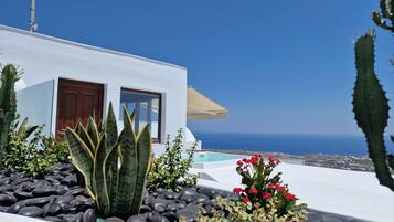 Signature Suite with Outdoor Hot Tub and Sea View | Terras