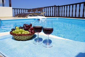 Outdoor pool - Amerisa Suites & Villa (Santorini)