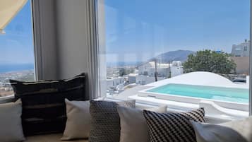 Signature Suite with Outdoor Hot Tub and Sea View | Utsikt mot strand/hav