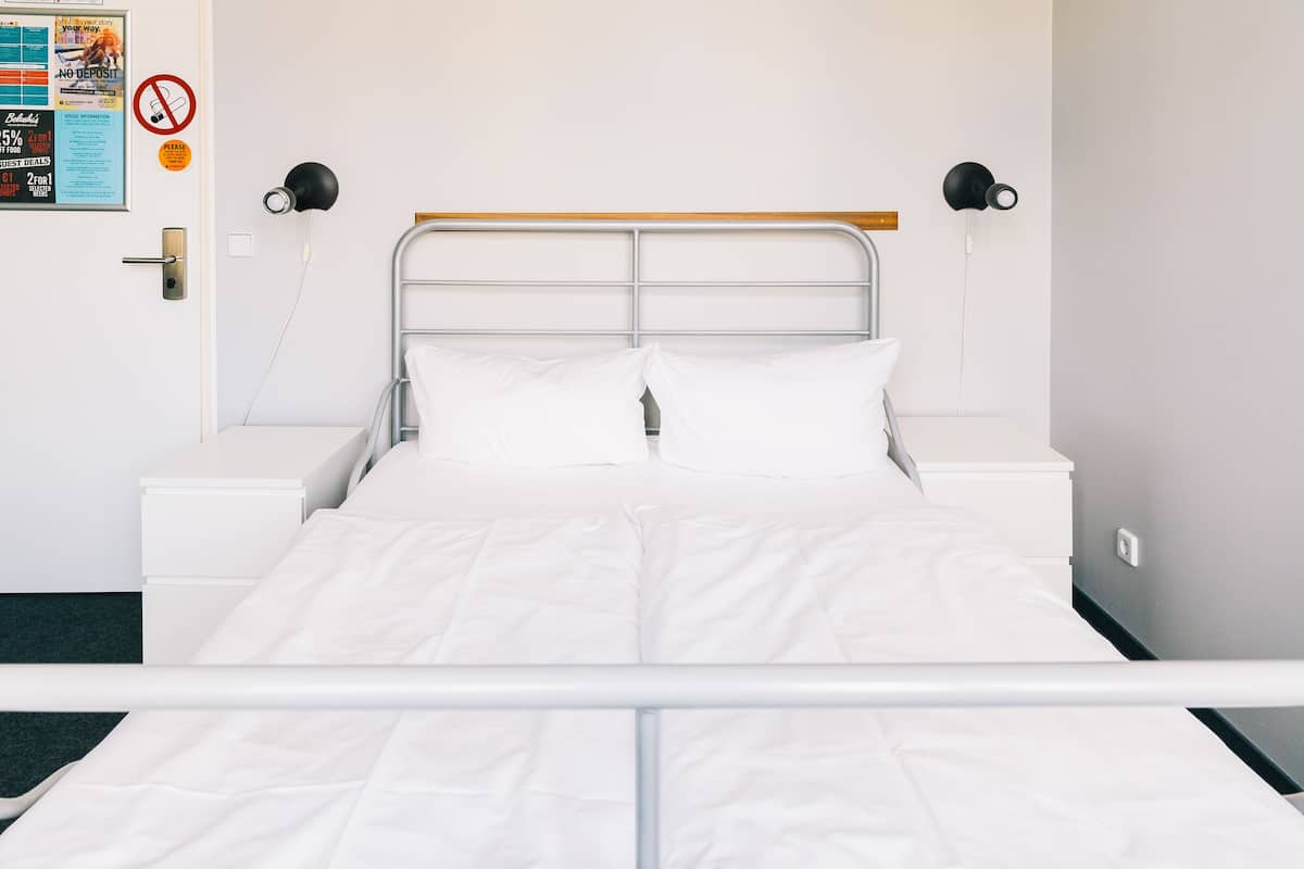 Habitación doble estándar, baño compartido | Insonorización, wifi gratis y ropa de cama
