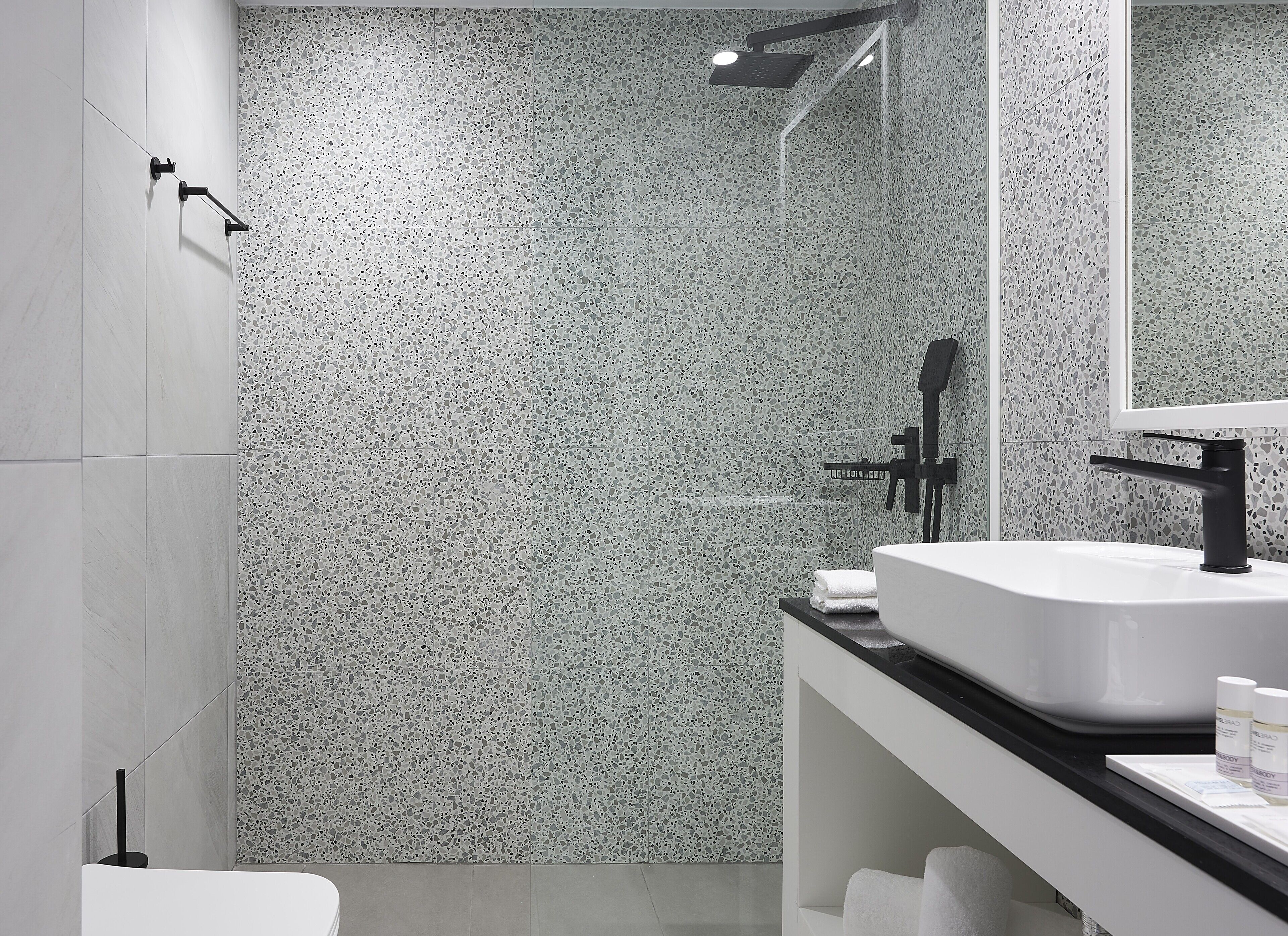 premium suite, garden view (junior) | bathroom | shower, free toiletries, hair dryer, bathrobes