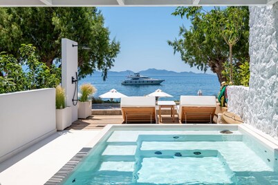 Dimitra Beach Hotel & Suites