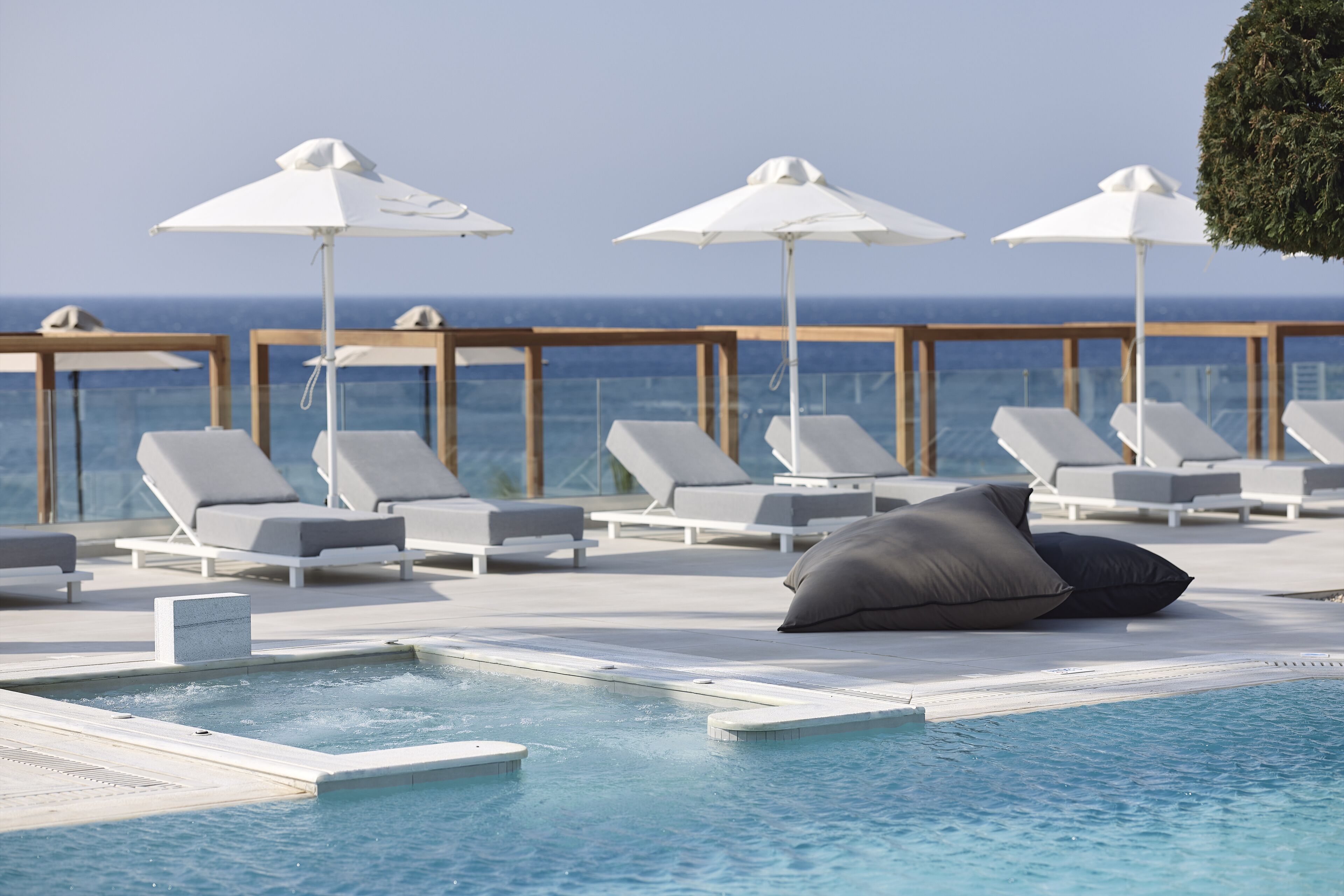 3 outdoor pools, open 10:00 am to 6:00 pm, pool umbrellas, pool loungers