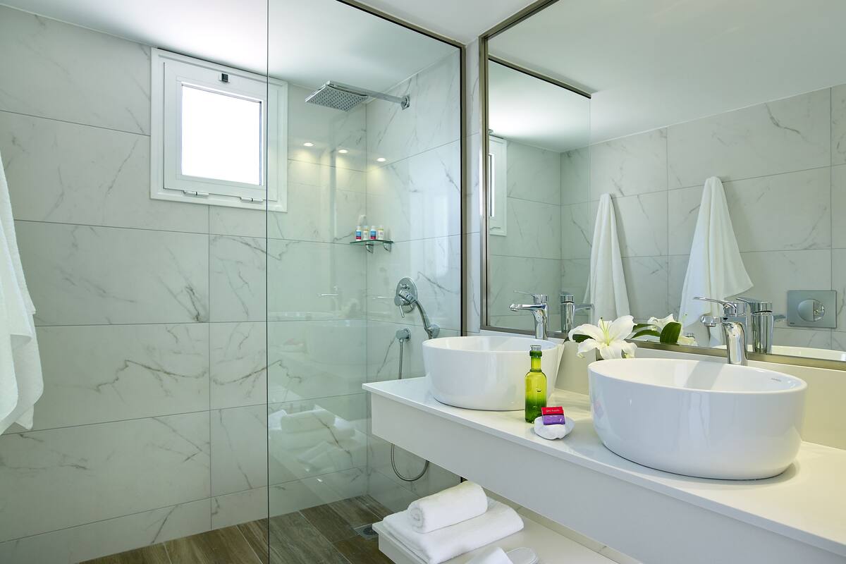 shower, free toiletries, hair dryer, bathrobes