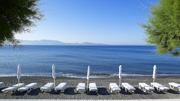 Private beach, sun-loungers, beach umbrellas, beach towels