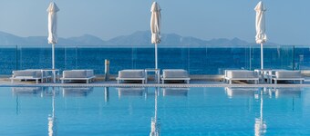 Dimitra Beach Hotel & Suites