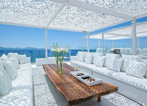 3 restaurantes; se sirve desayuno, almuerzo y cena; cocina internacional