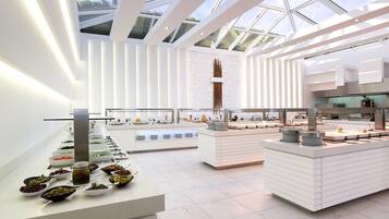 3 restaurantes: opção de café da manhã, almoço e jantar