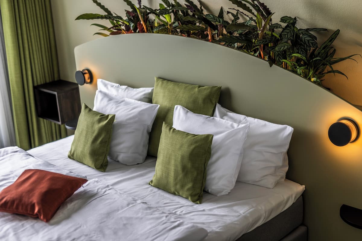 1 bedroom, premium bedding, blackout curtains, free wifi