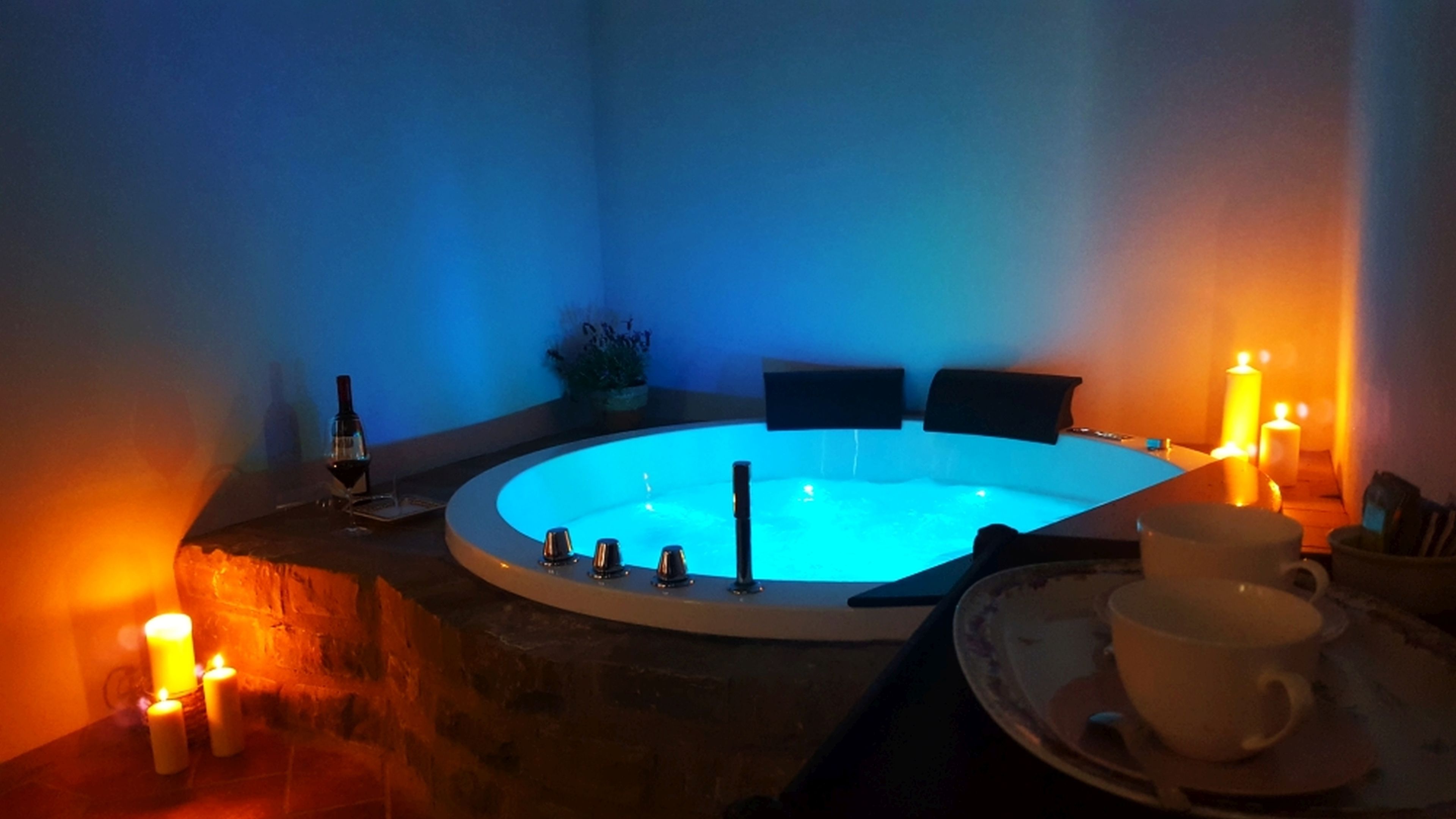 suite, jetted tub (tower spa) | jetted bathtub