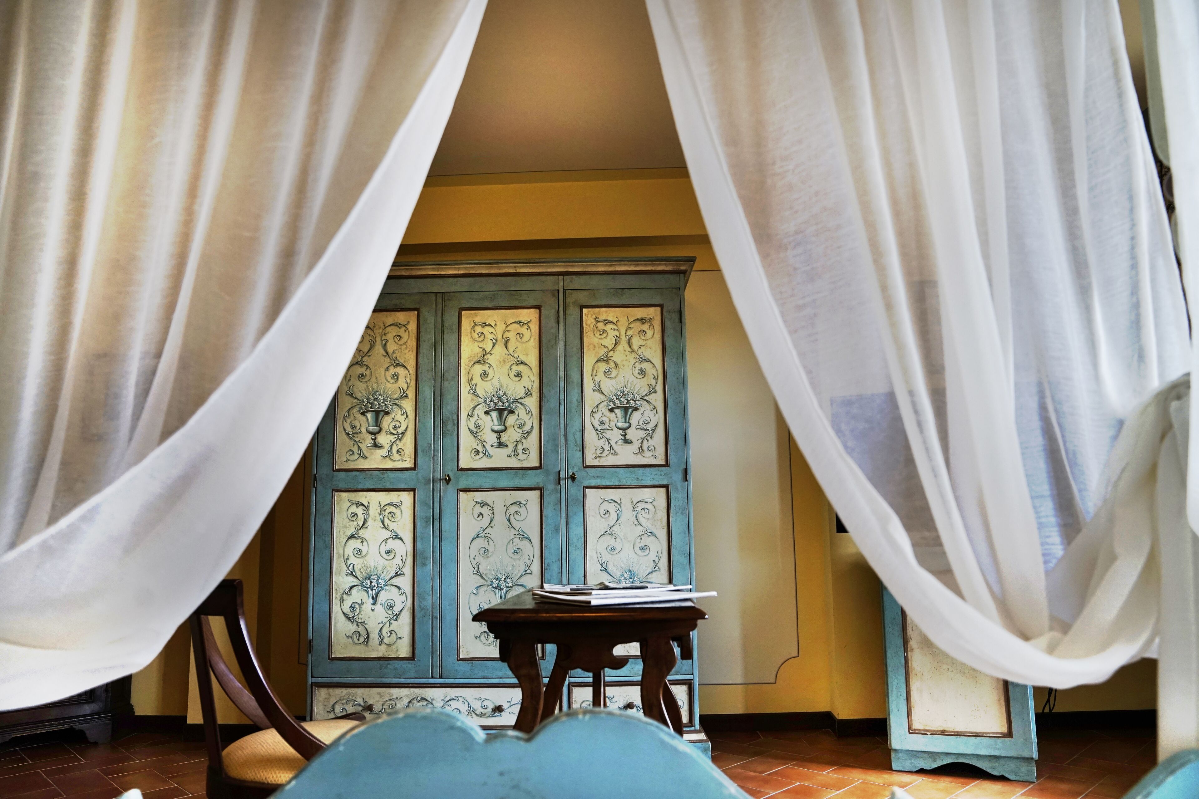 suite | 1 bedroom, down duvets, minibar, blackout curtains