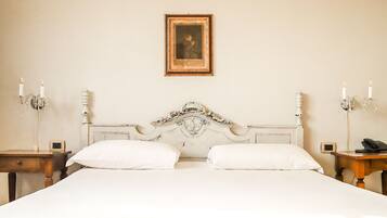 Suite Deluxe | 1 camera, copriletto in piuma, minibar, tende oscuranti