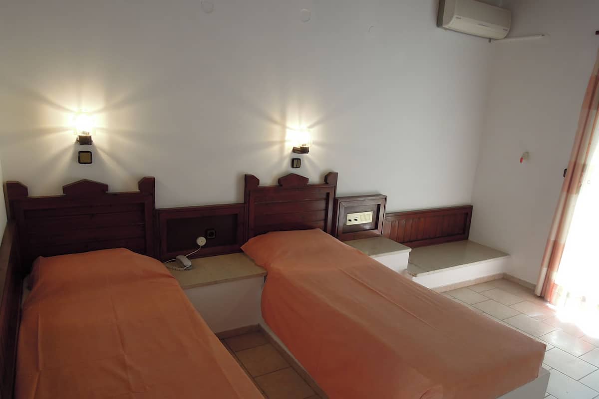 Double Room, Sea View | In-room safe, cribs (free), WiFi (surcharge)