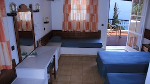 In-room safe, free cribs/infant beds, WiFi