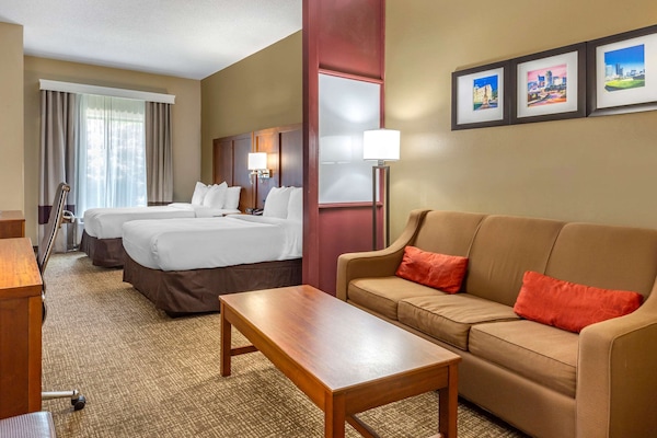 Suite, Non Smoking | Iron/ironing board, free WiFi, bed sheets
