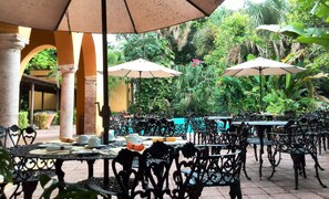 Breakfast served - Hacienda Misné (Mérida)