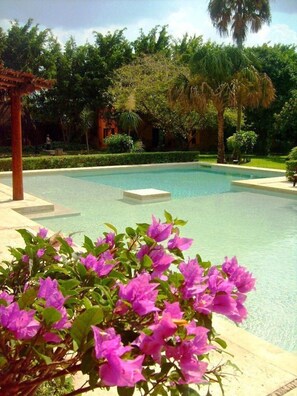 2 piscinas al aire libre, sillones reclinables de piscina