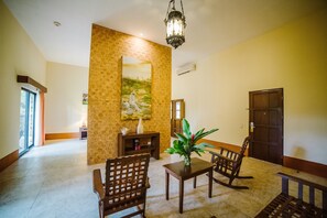 Royal Room, Private Pool | Living room - Hacienda Misné (Mérida)