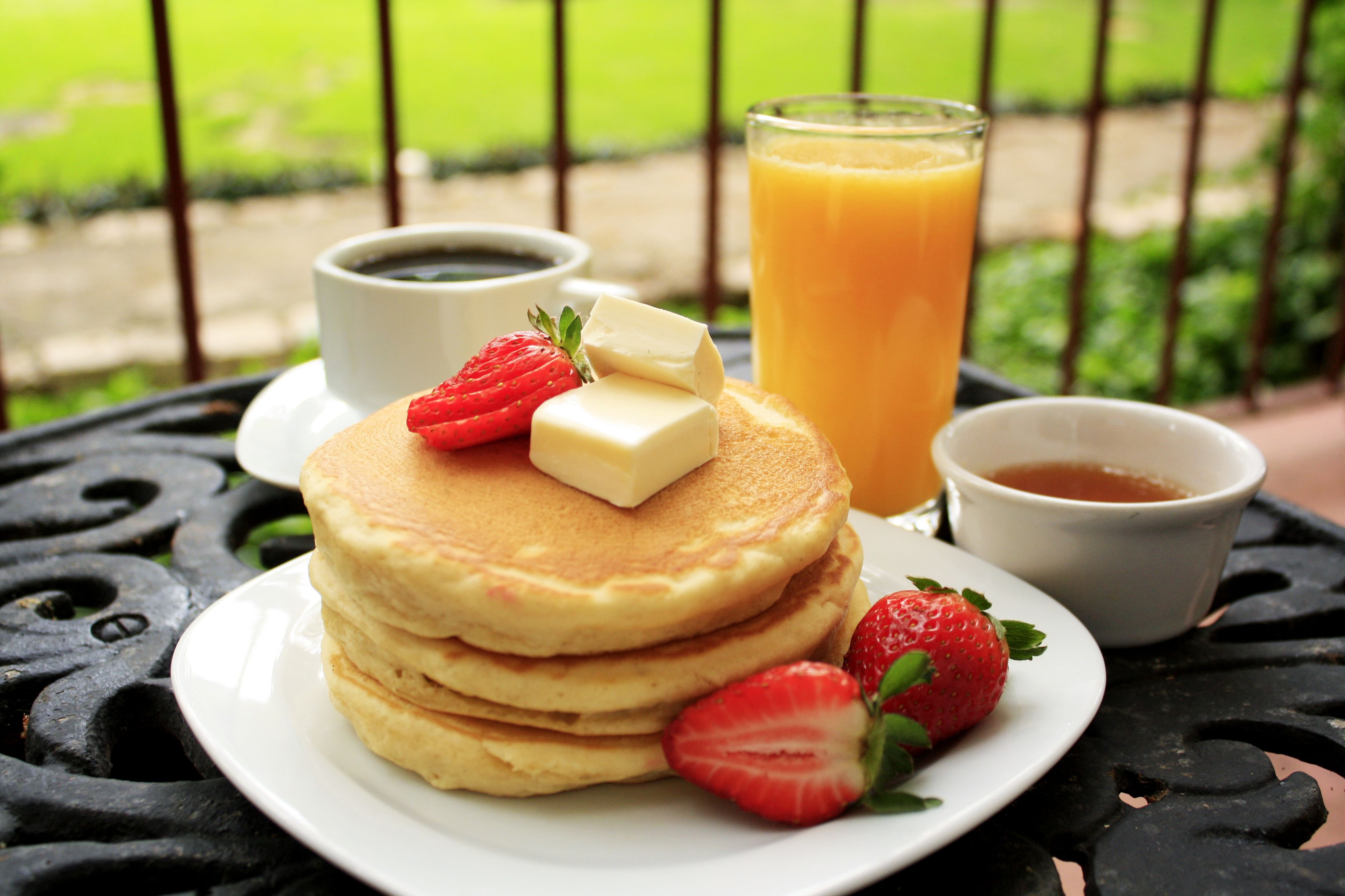 daily cooked-to-order breakfast (mxn 220 per person)