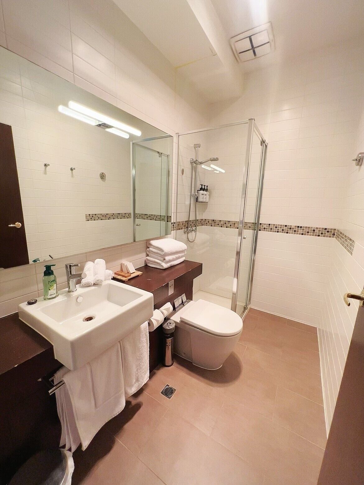 room, multiple beds, non smoking | minibar, in-room safe, desk, iron/ironing board