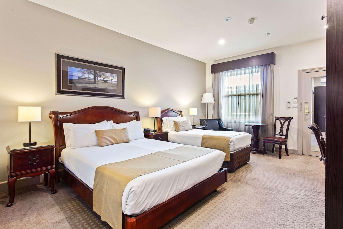 Minibar, in-room safe, desk, iron/ironing board