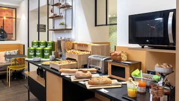 Free daily continental breakfast