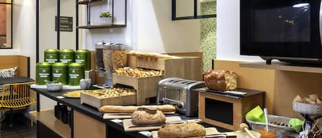 Free daily continental breakfast