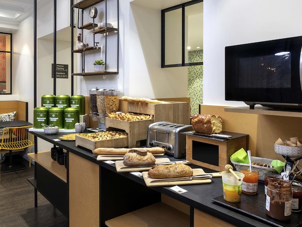 Desayuno continental gratuito y diario