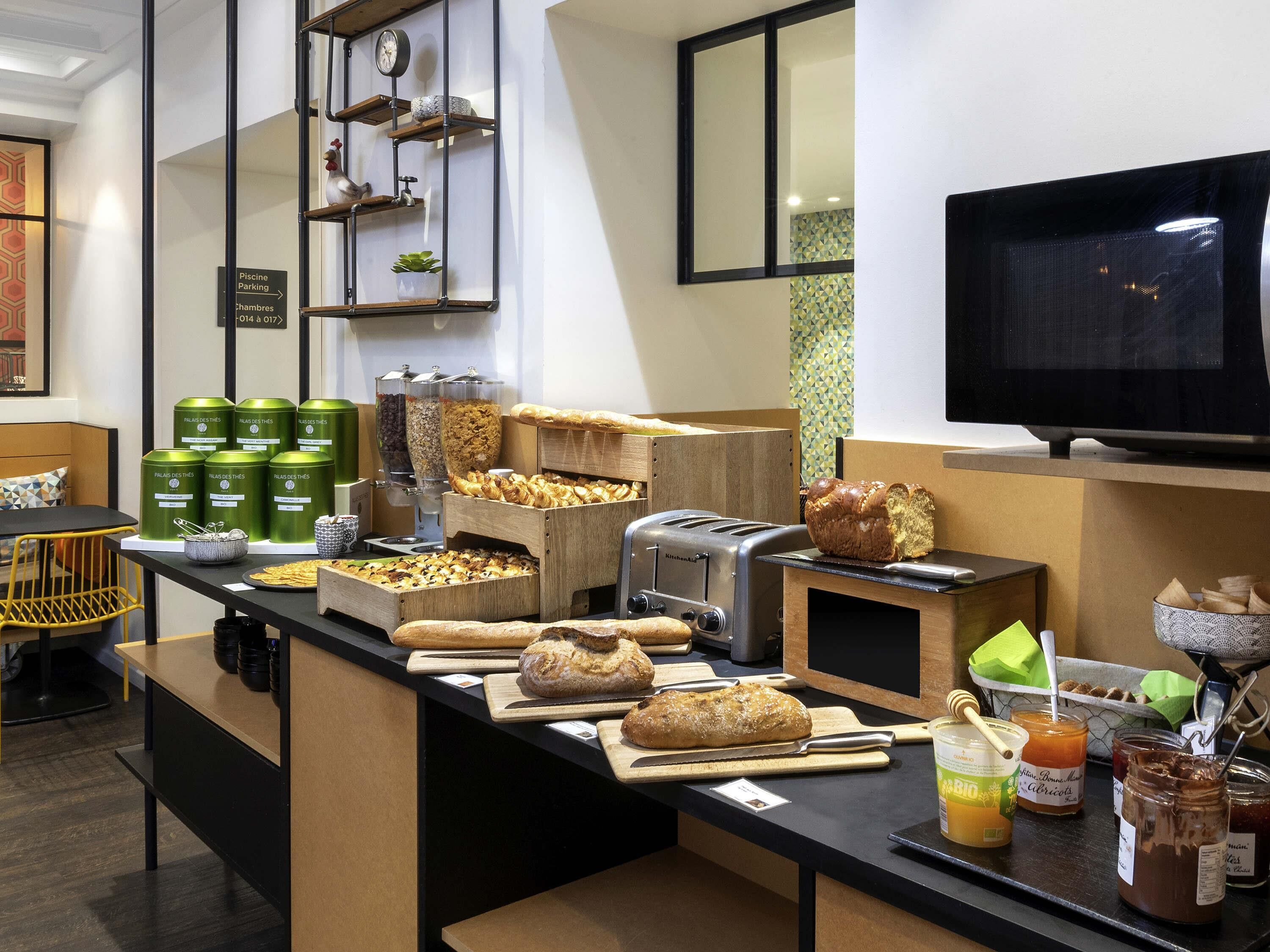 Free daily continental breakfast 