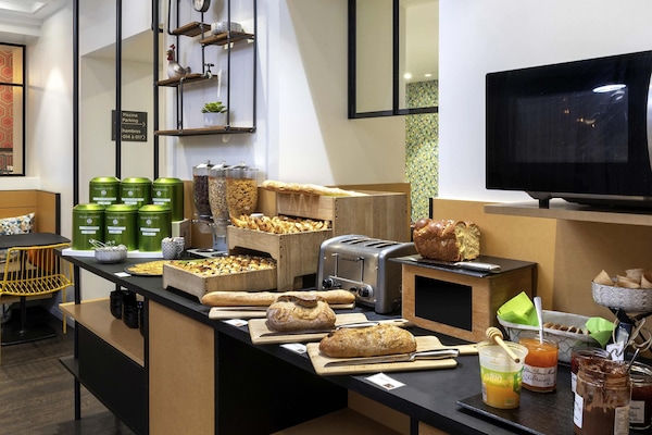 Free daily continental breakfast