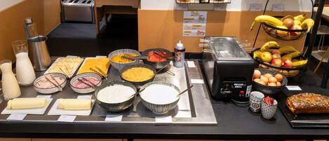 Free daily continental breakfast