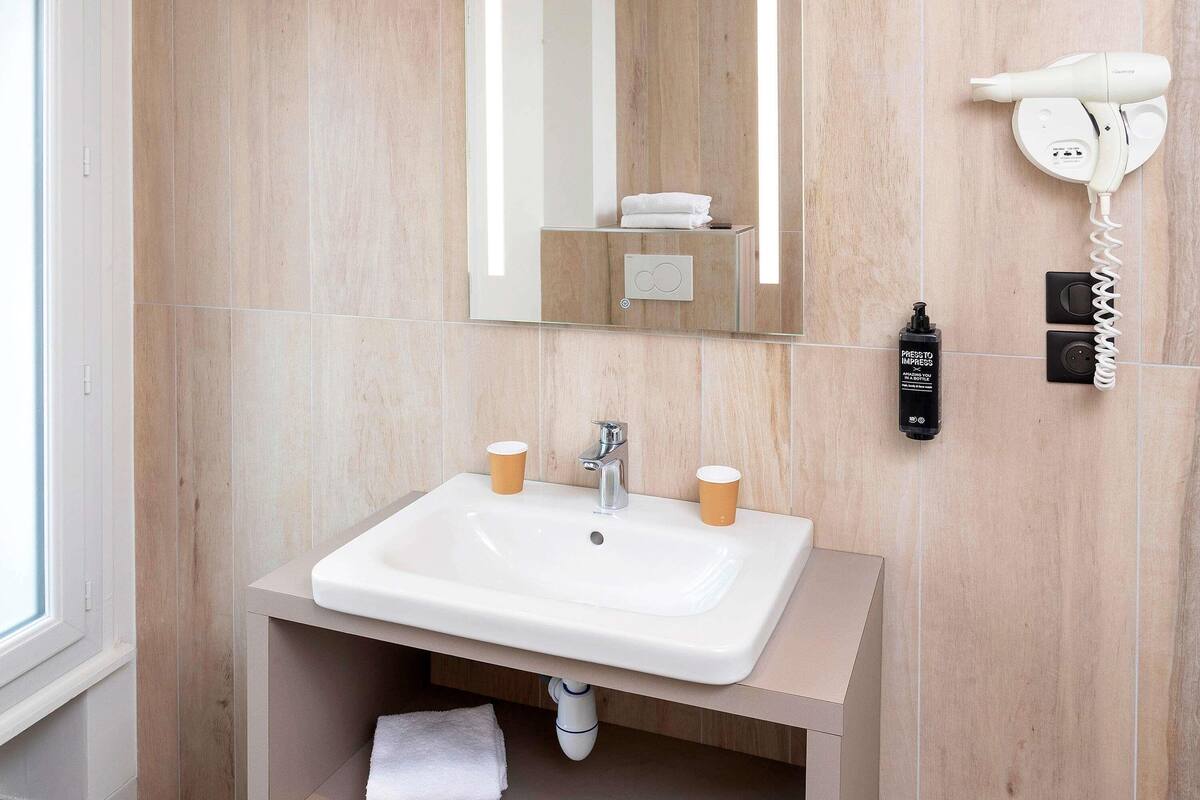 Habitación estándar, 2 camas individuales | Caja de seguridad en la habitación y insonorización