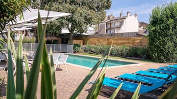 Piscina externa sazonal