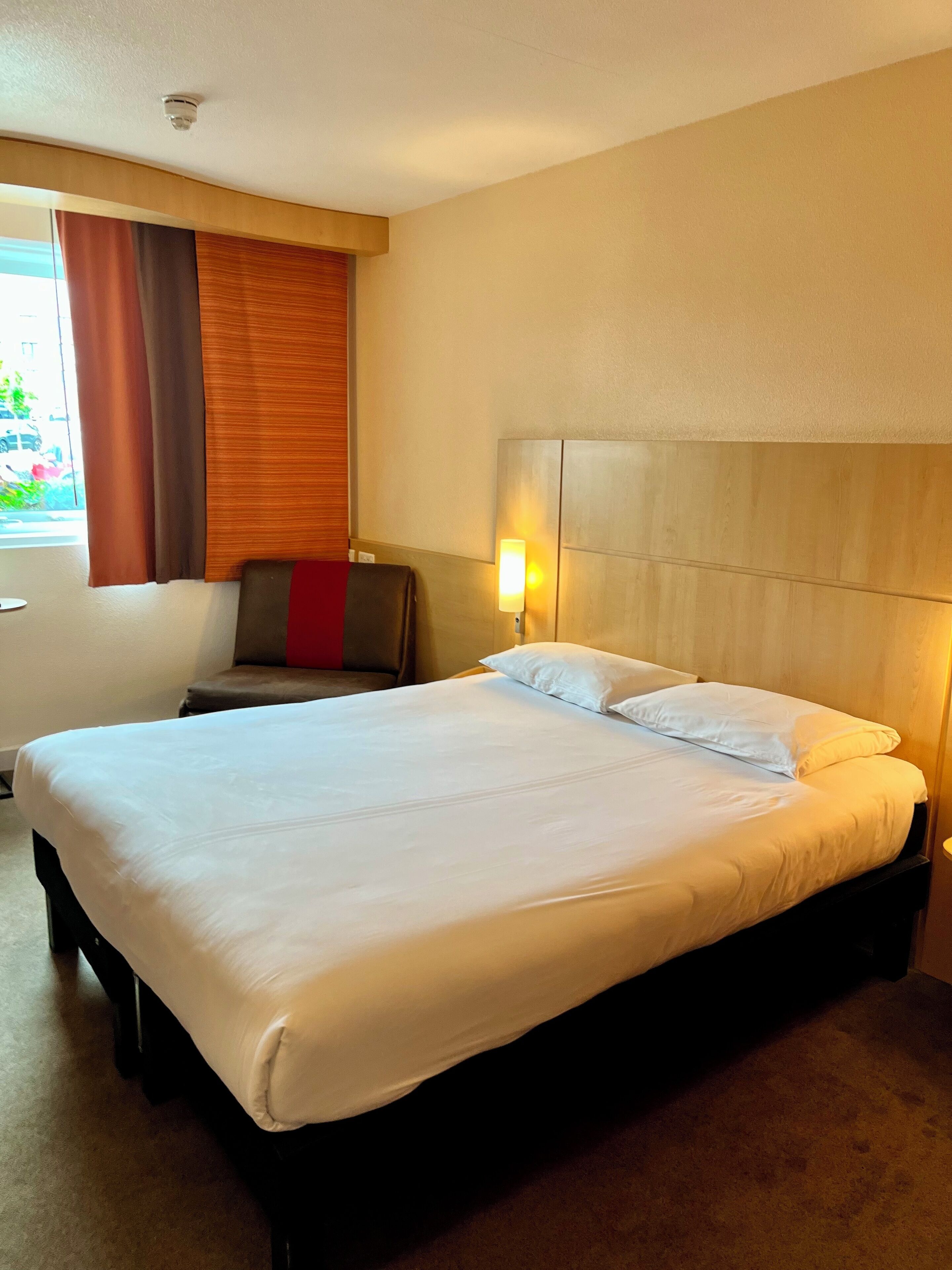 Family Double Room | Desk, laptop workspace, blackout drapes, soundproofing