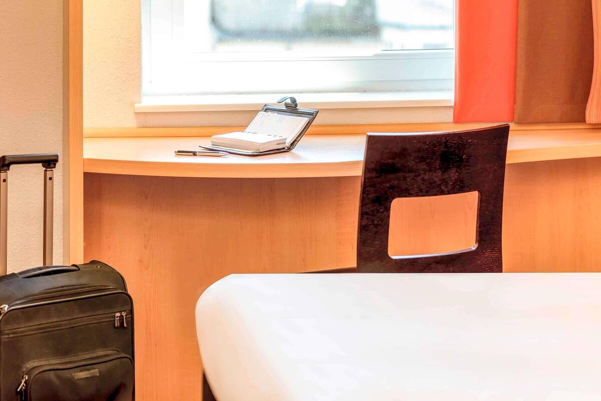 Habitación estándar doble, 1 cama doble | Escritorio, espacio para trabajar con un portátil, cortinas opacas