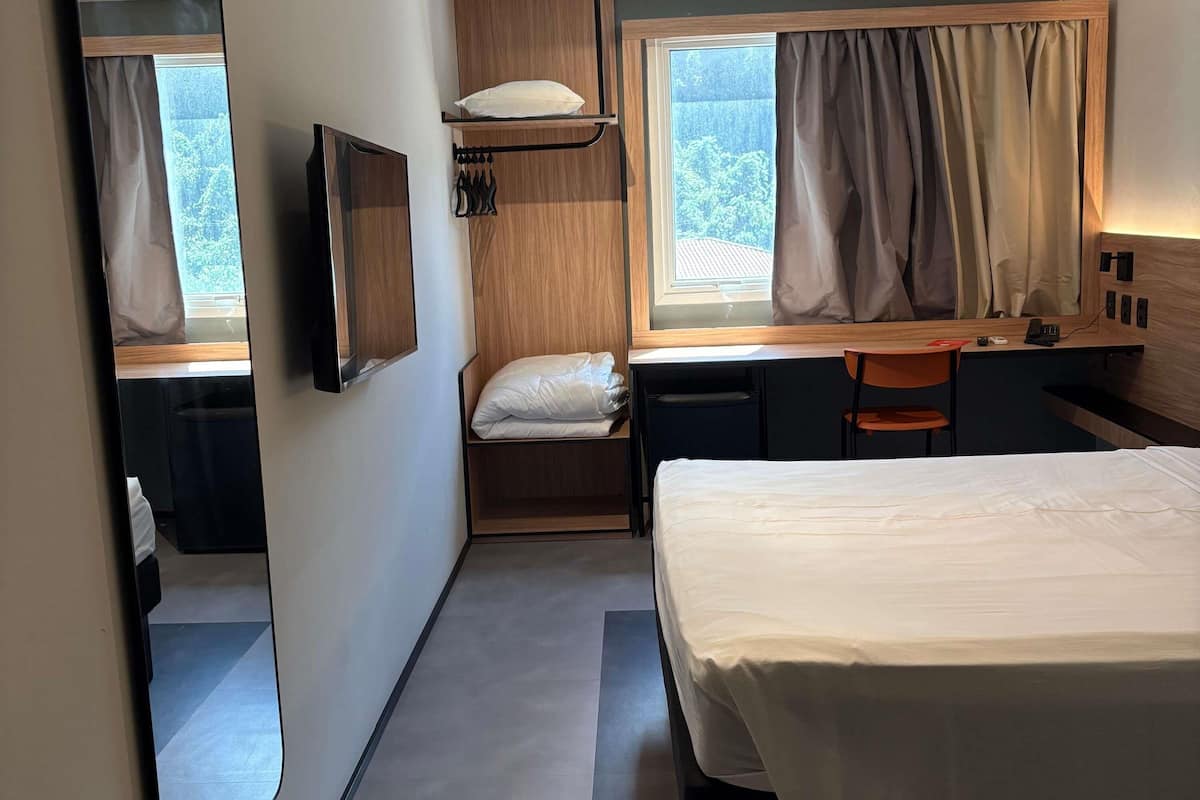 Minibar, desk, blackout drapes, soundproofing