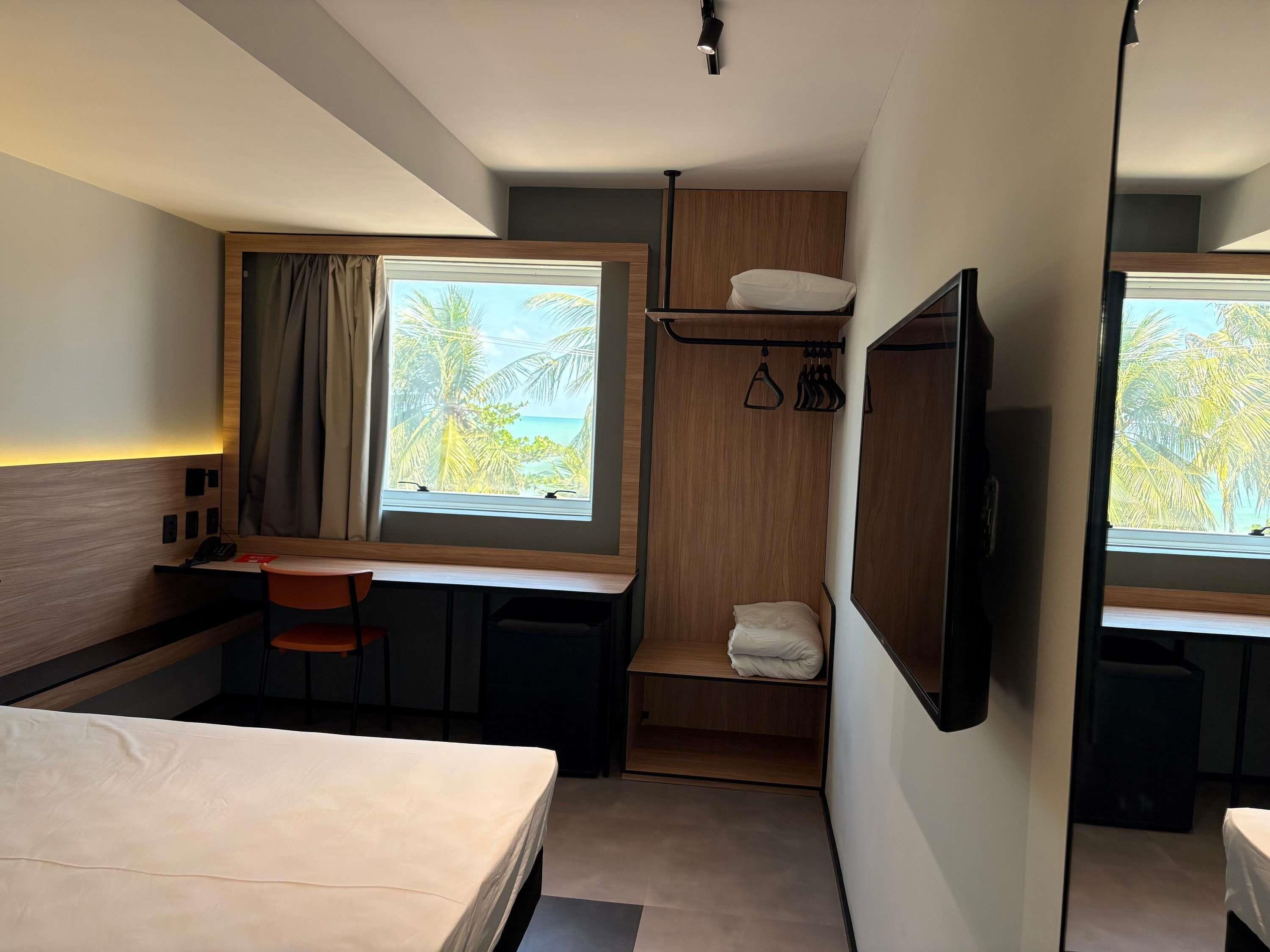 Superior kamer, 1 queensize bed | Een minibar, een kluis op de kamer, een bureau, geluiddichte muren