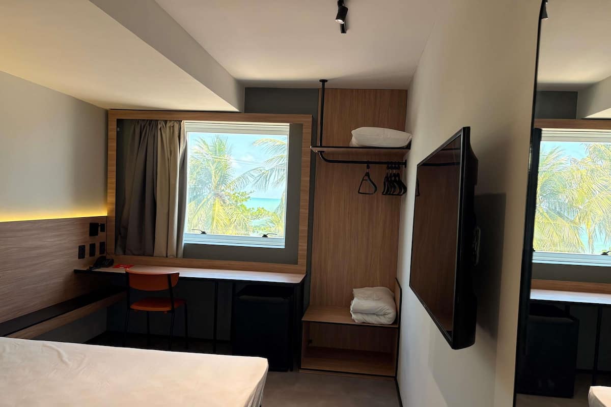 Superior Room, 1 Queen Bed | Minibar, desk, blackout drapes, soundproofing