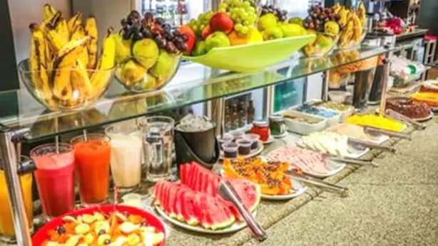 A buffet with various fruits, vegetables, and beverages. - Ibis Joao Pessoa (João Pessoa)