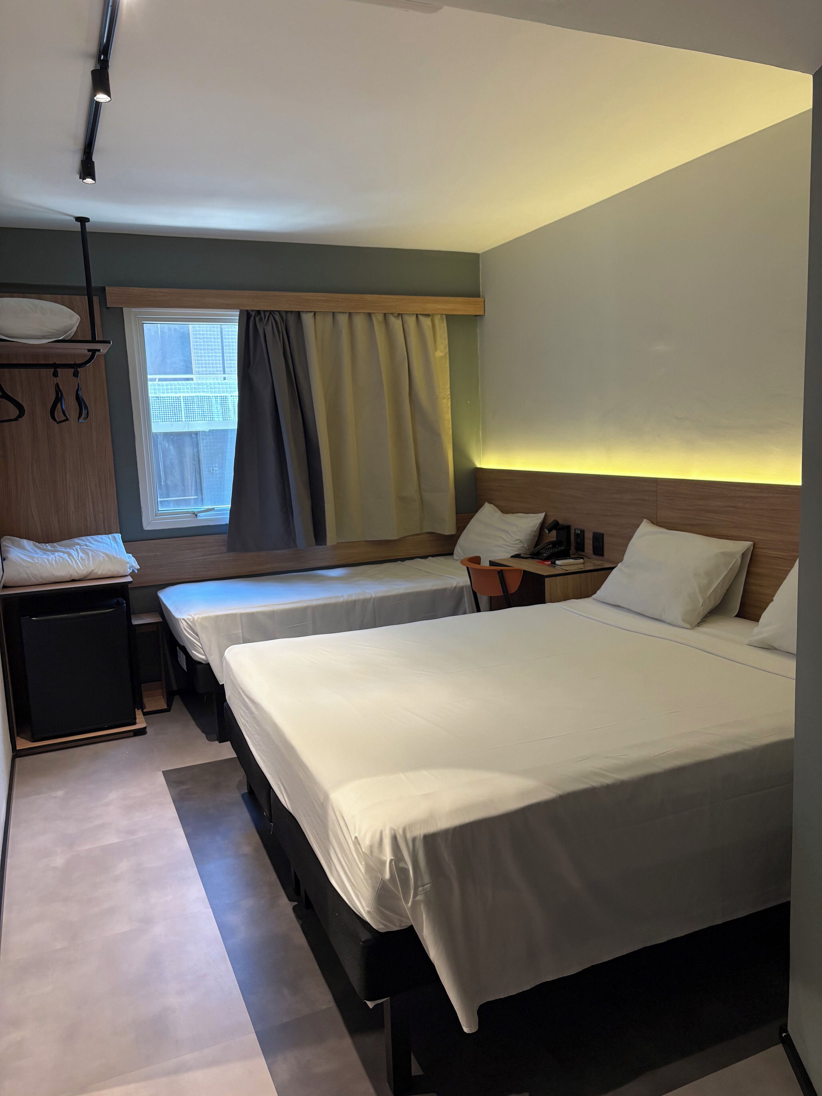 Camera Standard, letti multipli | Minibar, una cassaforte in camera, una scrivania, insonorizzazione