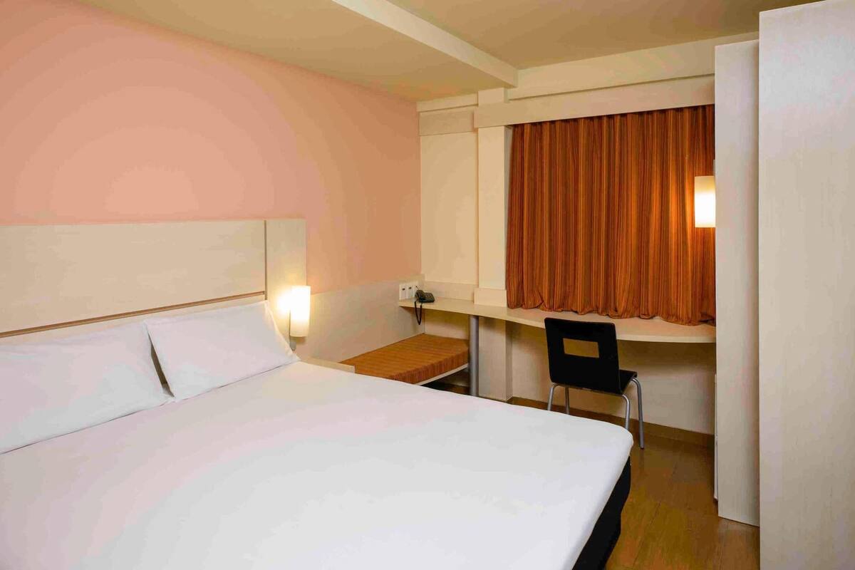 Chambre Standard, 3 lits une place | Minibar, coffres-forts dans les chambres, bureau, chambres insonorisées