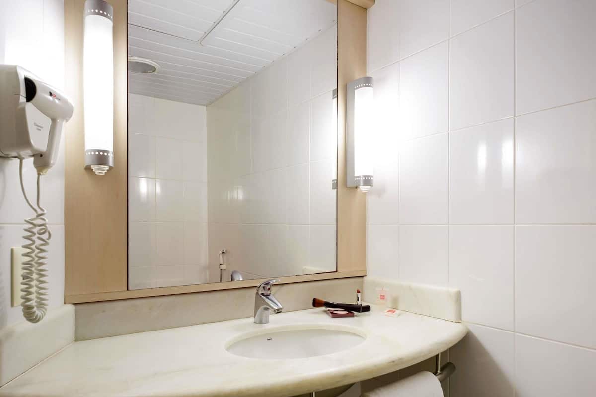 Minibar, in-room safe, desk, soundproofing