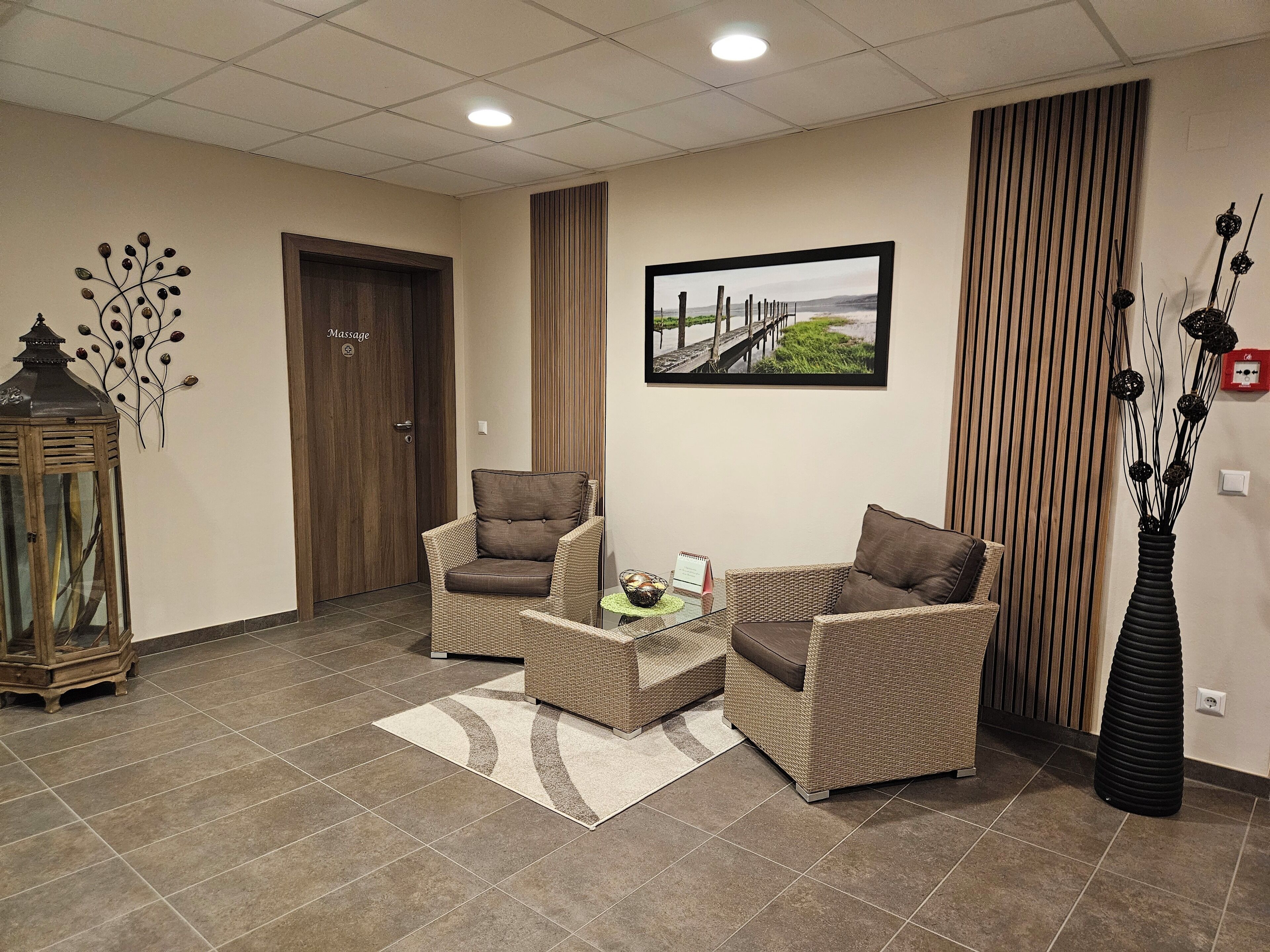 sauna, hot tub, steam room, 1 treatment room, massages