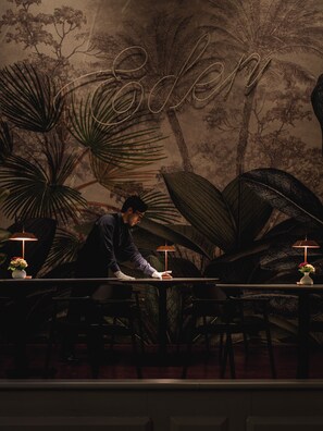 3 restaurants, serveren ontbijt, lunch, diner, Italiaanse gerechten
