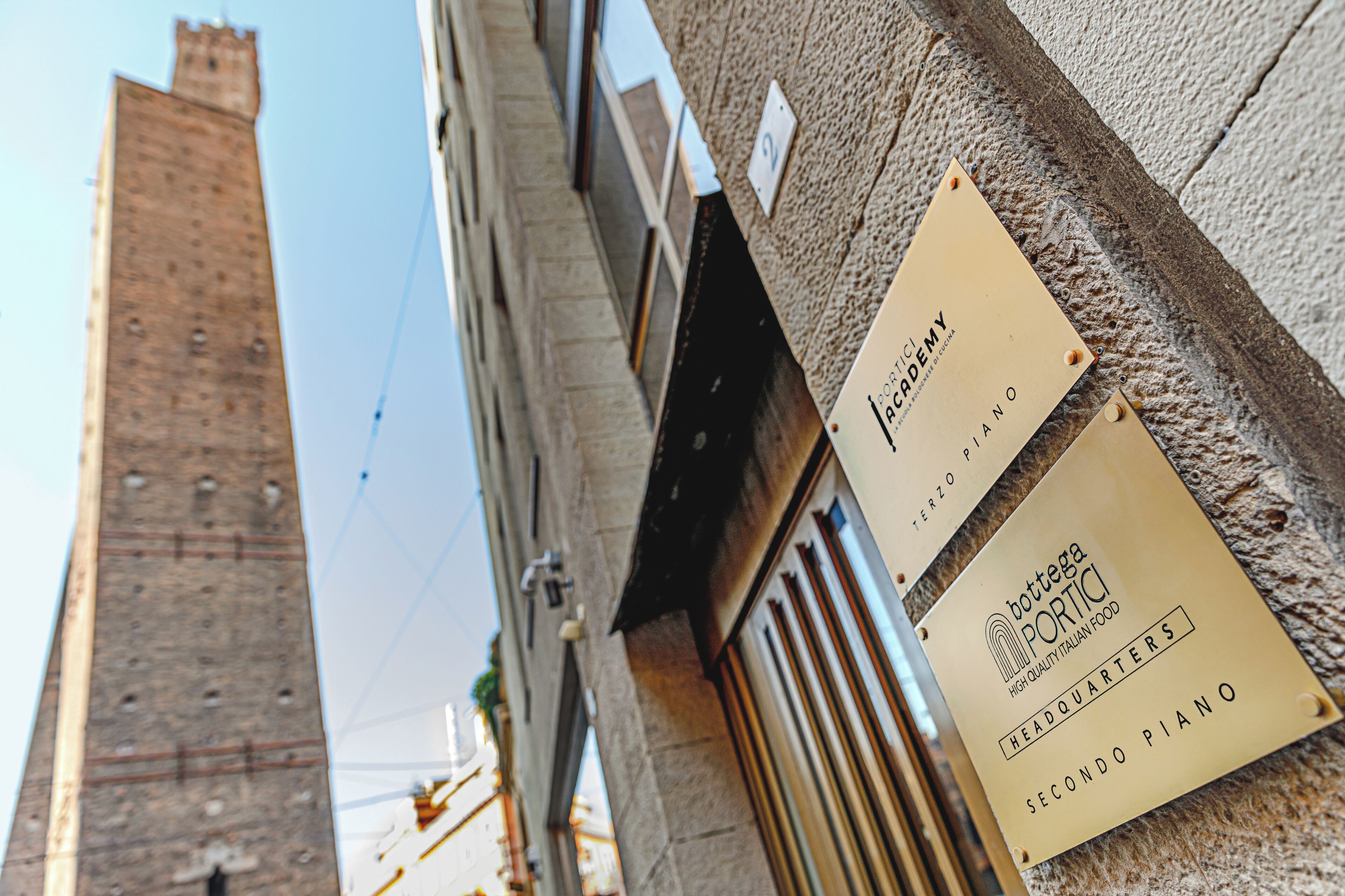 coffee/tea maker, electric kettle, high chair