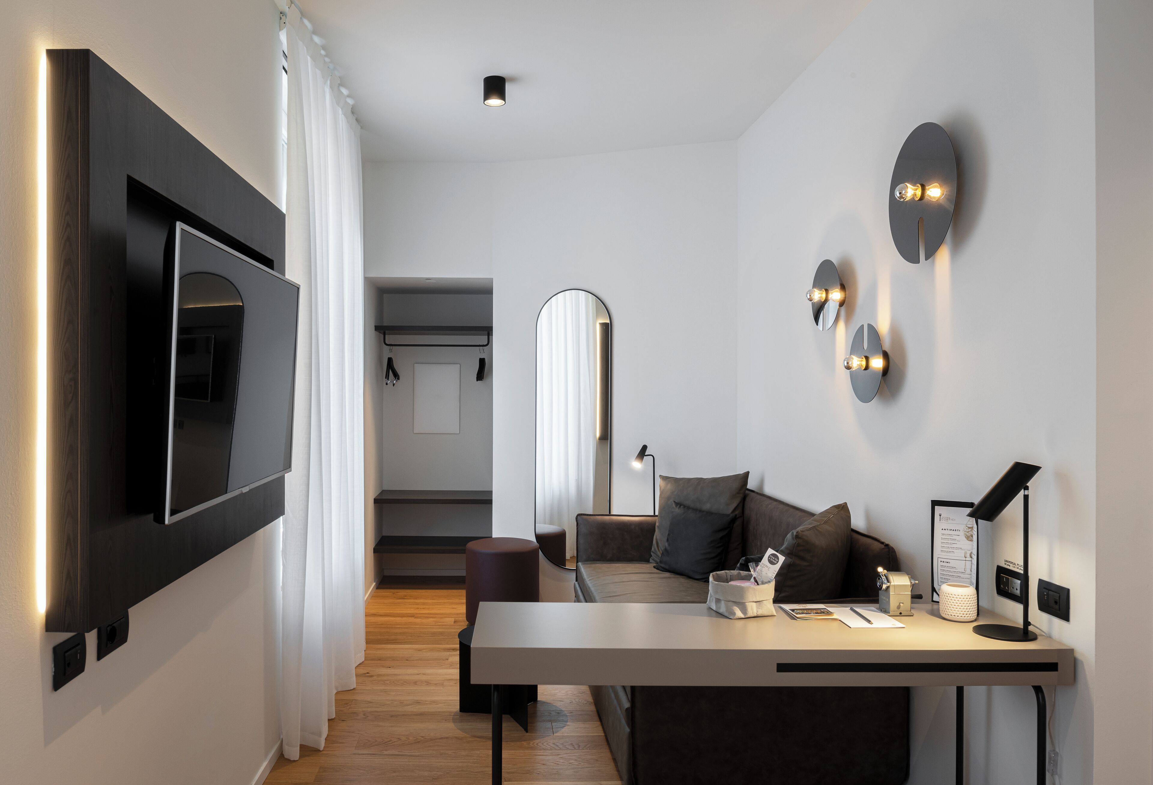 1 bedroom, premium bedding, down duvets, minibar