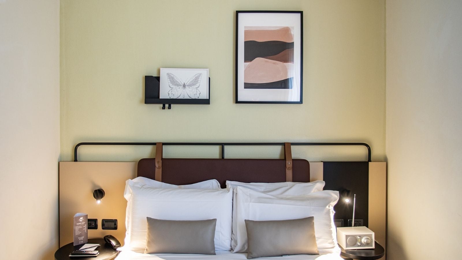 Compact Room | Sängtillbehör av högsta kvalitet, duntäcken och minibar