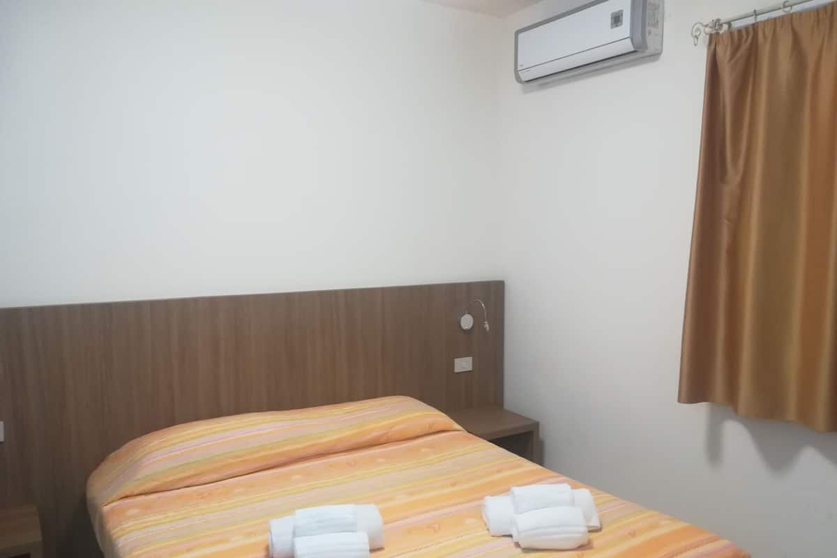 1 bedroom, cribs (surcharge), WiFi (free), bed sheets